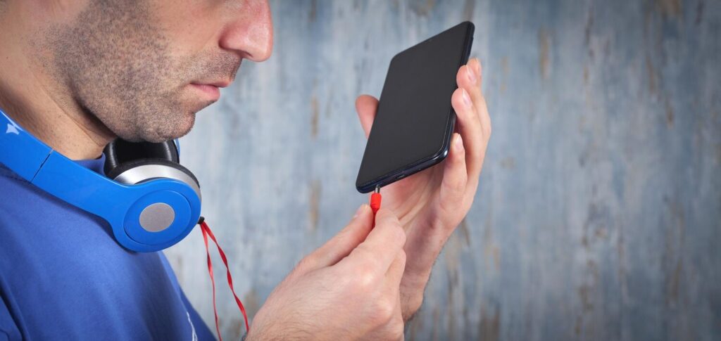 connecting audio jack mobile phone 220873 11726 connecting audio jack mobile phone 220873 11726